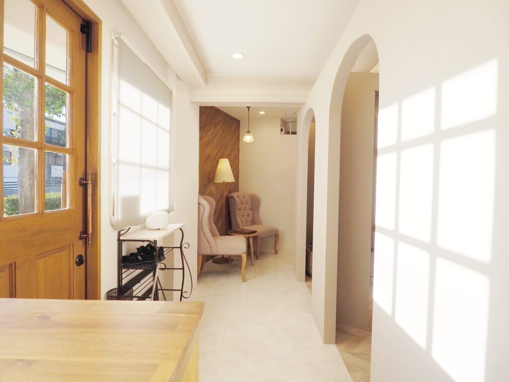 鍼灸整骨院のレイアウト|やさしい雰囲気の空間設計