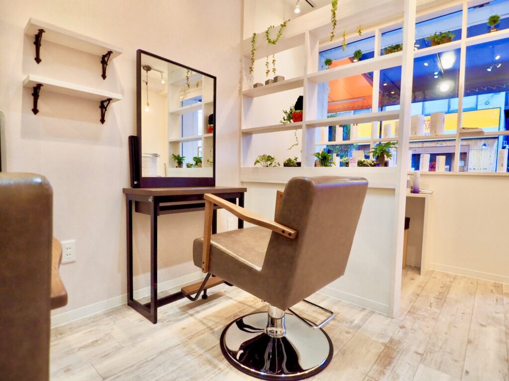 美容室の個室デザイン｜落ち着いた雰囲気のプライベート空間