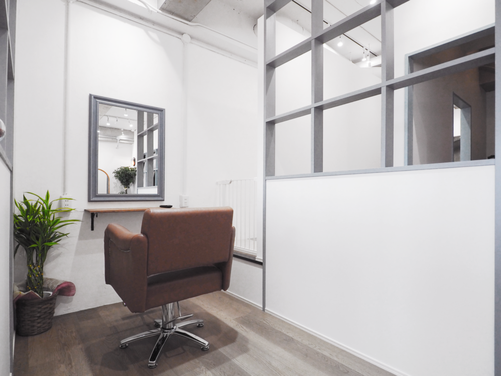 美容室の個室デザイン｜素材感を活かした静かな空間