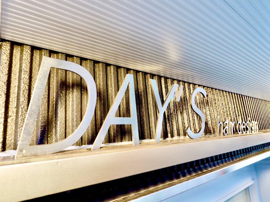 美容室のサインデザイン｜切文字サイン