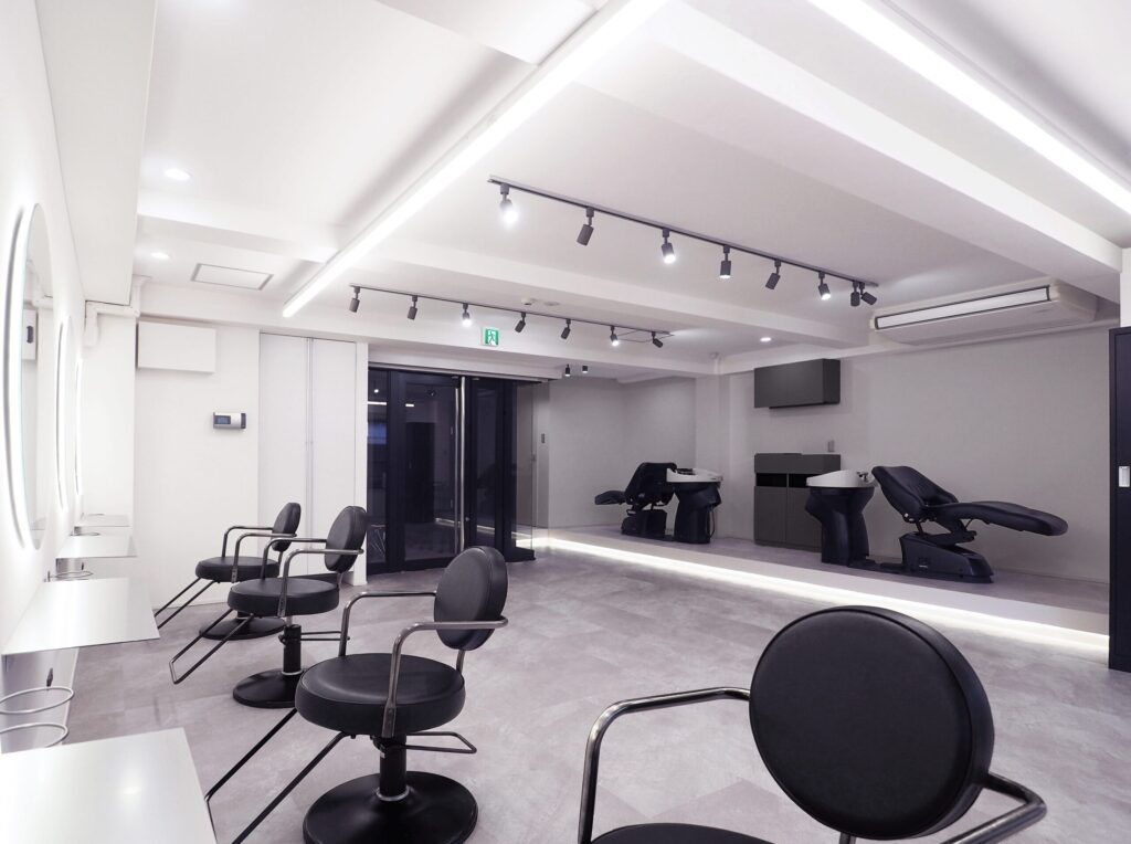 美容室のレイアウト｜シンプルで洗練された空間設計