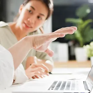 美容室開業前にコンセプトを設計する様子